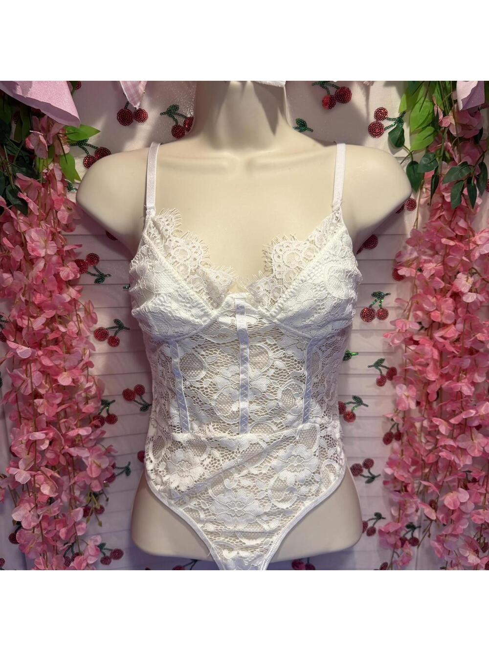 Missguided white lace corset body #corsetry #lace